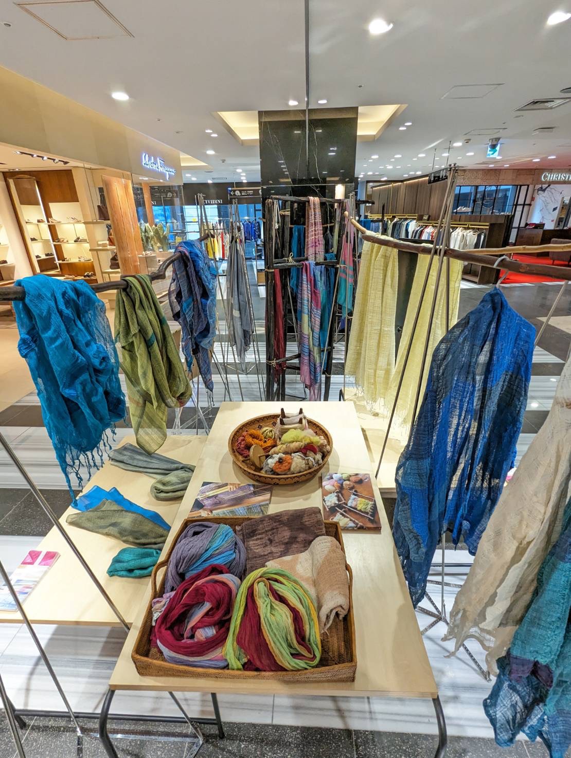 シルクストール　中川原哲治／山まゆの里染織工房　絹からみ織り 松坂屋名古屋店ART HUB NAGOYA｜中川原哲治・惠子と里彩 染め織り紡ぎ