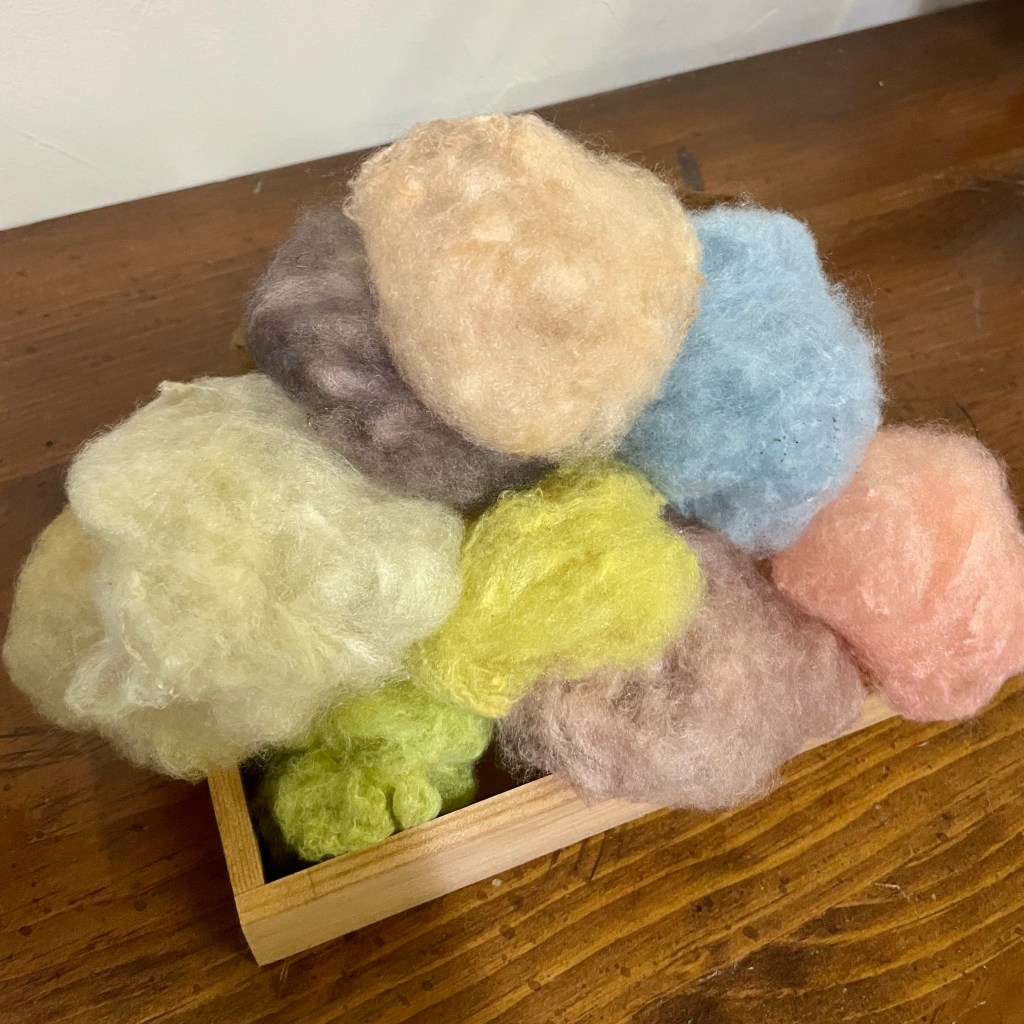 八王子染織ワークショップ真綿をふわふわにする