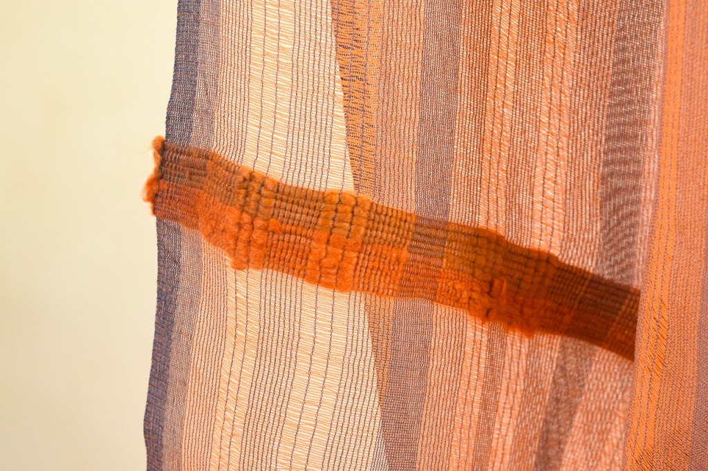 絹・絹手紡ぎ真綿からみ織り布～キャロットオレンジ～　Silk Leno Weaving Textile with Hand-spun floss silk ～carrot orange～
