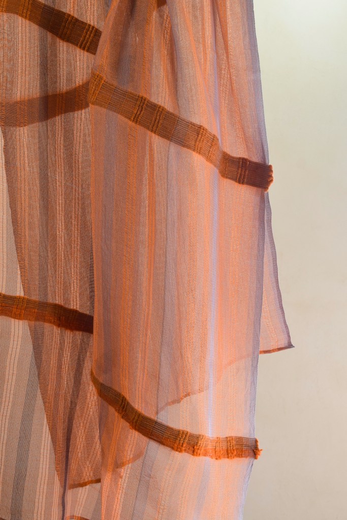 絹・絹手紡ぎ真綿からみ織り布～キャロットオレンジ～　Silk Leno Weaving Textile with Hand-spun floss silk ～carrot orange～