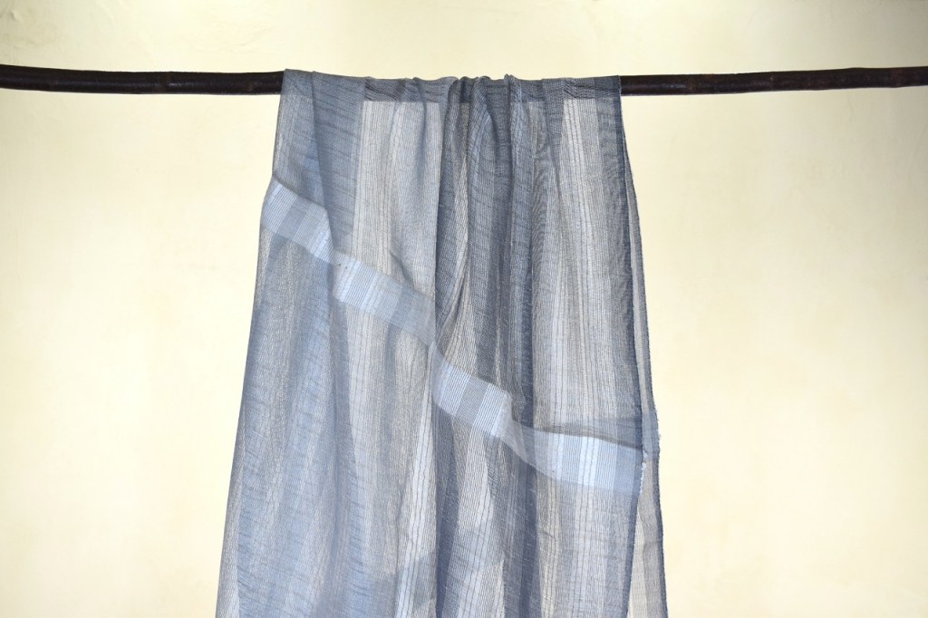 絹・絹手紡ぎ真綿からみ織り布～コバルトブルー～　Silk Leno Weaving Textile with Hand-spun floss silk ～cobalt blue～ 真綿