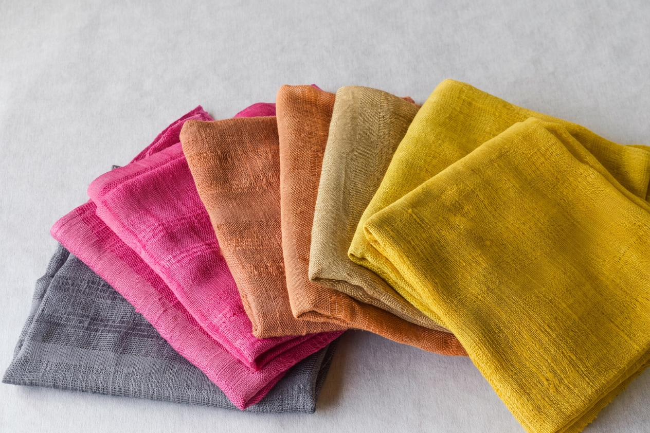 alt="yamamayuの絹ストールを贈り物として選ぶためのページ"