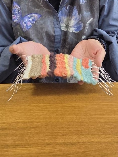 完成した小さな手織りの布