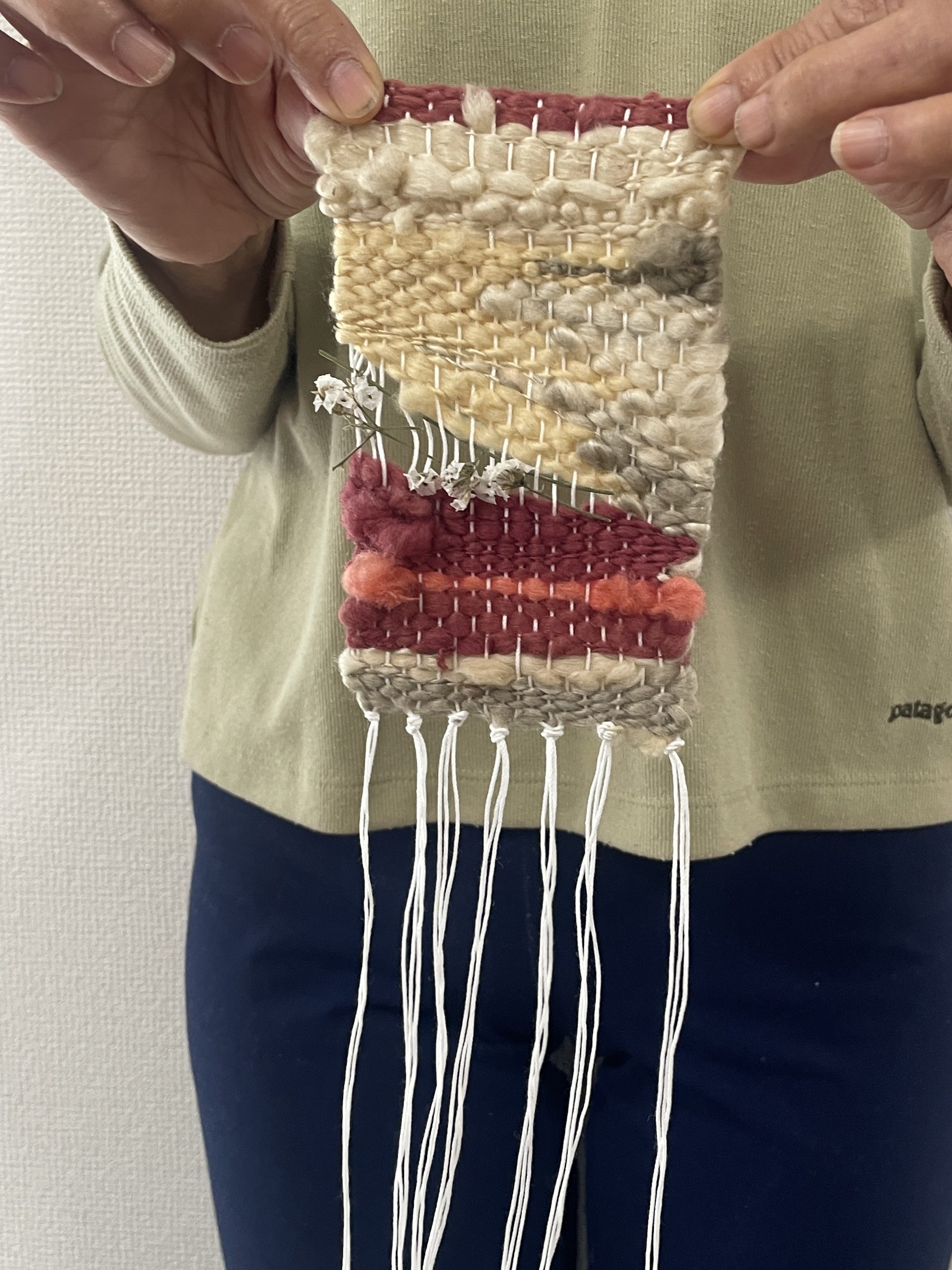 完成した小さな手織りの布